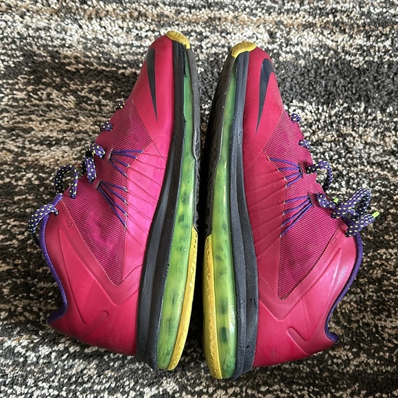 Lebron Raspberry Air Max - Picture 2 of 6